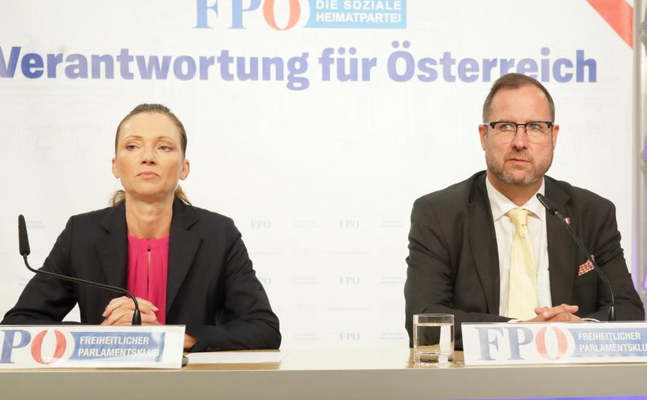 FPÖ-Verfassungssprecherin Susanne Fürst und -Generalsekretär Christian Hafenecker präsentierten brisante Daten zur Ausländerkriminalität in Österreich.