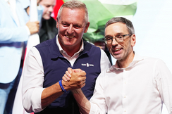 Ein starkes Team: Steiermarks FPÖ-Spitzenkandidat Mario Kunasek (l.) mit Bundesparteiobmann Herbert Kickl.