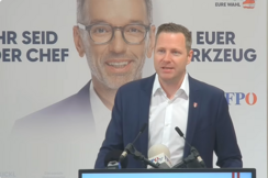 FPÖ-Generalsekretär Michael Schnedlitz bei der Plakatpräsentation in Graz.