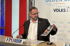 FPÖ-Generalsekretär Christian Hafenecker bei der Präsentation des COFAG-U-Ausschuss-Endberichts.